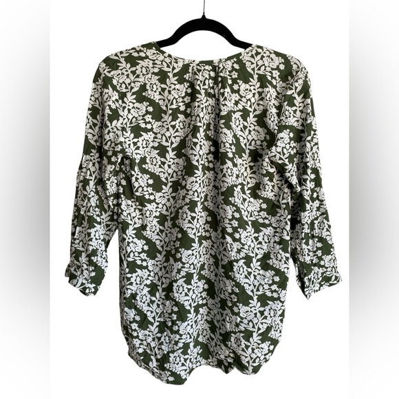 Fun 2 Fun NWOT Women Flowy Maley Pleated Detail Top, Olive Combo Women’s Size XS - Picture 4 of 6
